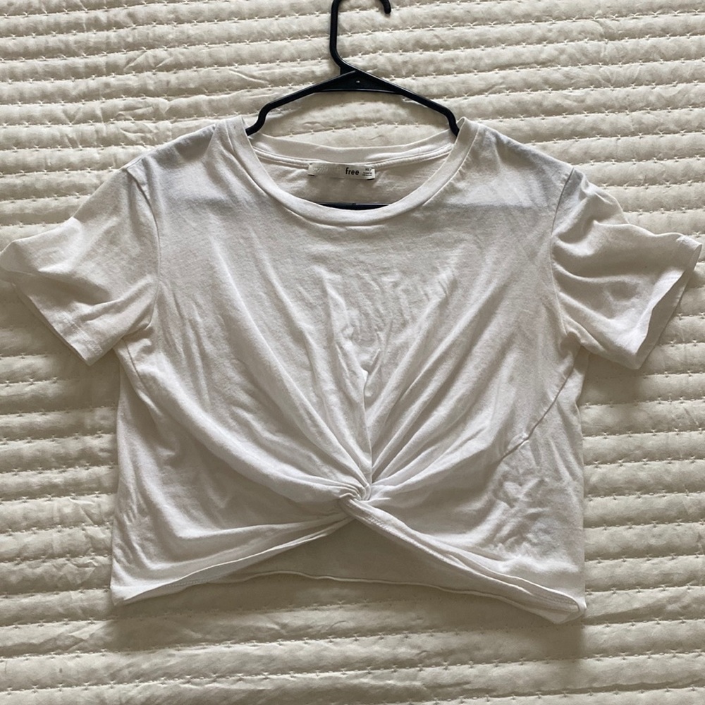 Aritzia Wilfred free white tee crop top with twist detail in front